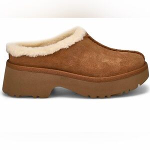 UGG New Heights Cozy Clog Chestnut Platform Slides Size U.S. 9 NIB